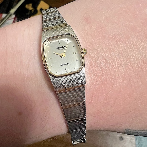 ⭐️Vintage Gruen Slim Silver & Gold Thin Stainless Steel Watch - Picture 3 of 15